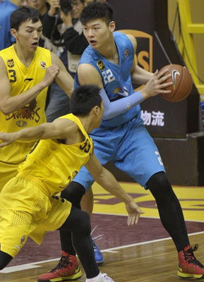 王哲林场均20+10引关注 NBA选秀预测榜排名升7位