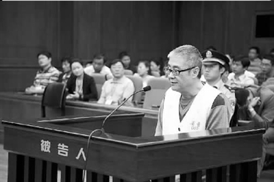 陈锡诚在法庭受审李志强/摄