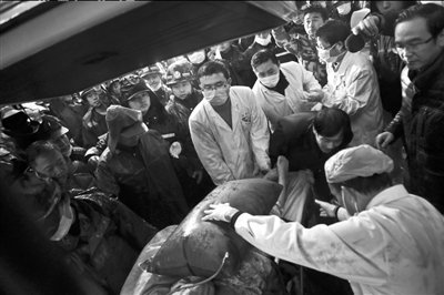 宁波6层居民楼整体倒塌 仍有人被困废墟中(图)