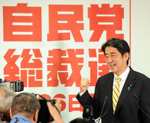 安倍晋三所领导的自民党以压倒性优势击败民主党