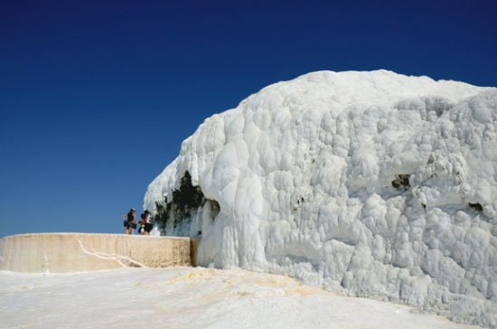 棉花堡:埃及艳后也迷恋的雪色温泉