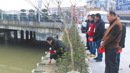 浙江永康:身家过亿老板跳河救人不幸遇难