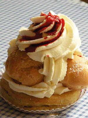 比利时:圣安娜奶油蛋糕(Gateau St. Honore)