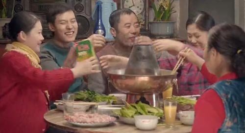 春晚宣传片视频截图,植入广告明显