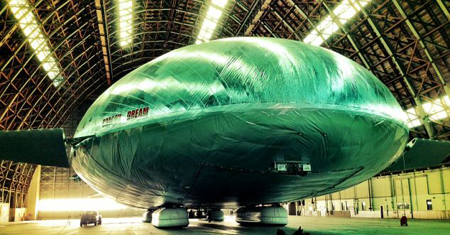拥有银色外壳的Aeroscraft原型机。