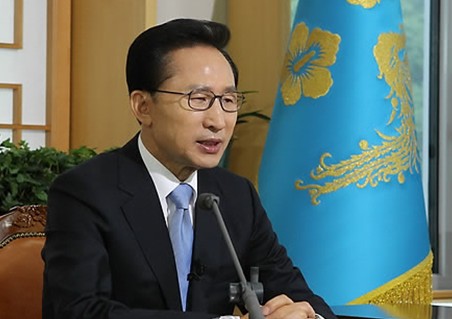 资料图片:韩国总统李明博