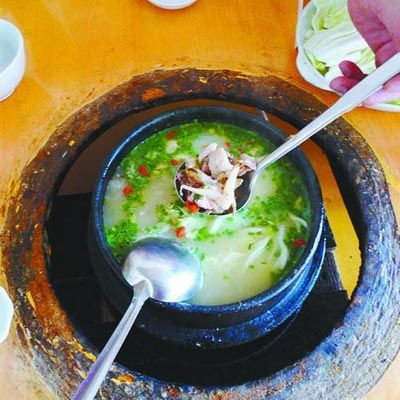 鲁朗石锅鸡