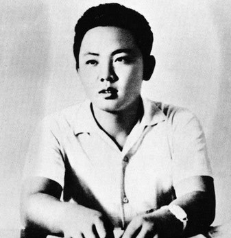 图为朝鲜已故最高领导人金正日于1963年10月拍摄的大学时期照片。