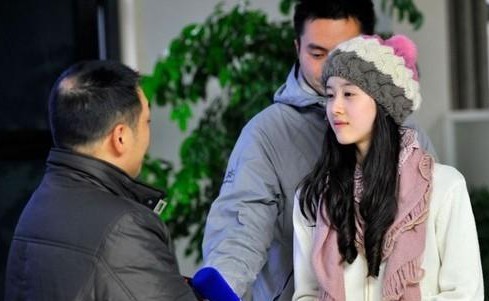 奶茶妹妹电视台实习引围观 将实习两周时间