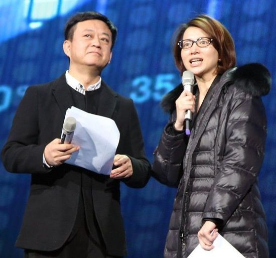 董卿朱军素颜彩排 董卿展知性美朱军成普通大叔