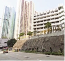 惨当活靶的送外卖男子,25日行经安田街一学校对开斜路时,疑被人以气枪射击。