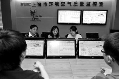 上海空气质量监控室实时对空气质量进行监控