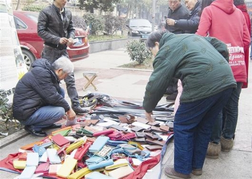 雷人叫卖:老板带小姨子跑路 以货抵工资