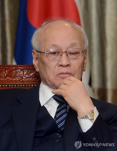 被韩国当选总统朴槿惠提名为下届政府国务总理的金容俊29日表示放弃国务总理候选人资格。