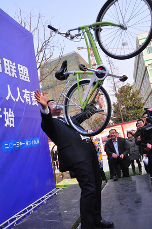 安徽张艺冬拒绝接受80万现金奖励 倡导节约标哥自曝找小姐经历