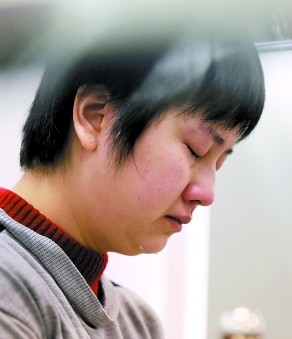 女子怀疑丈夫出轨从5楼摔下儿子 称手软不小心