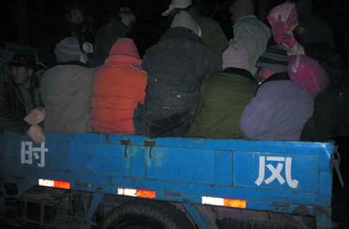 23名农民工驾三轮车夜奔数百里赶赴老家过年
