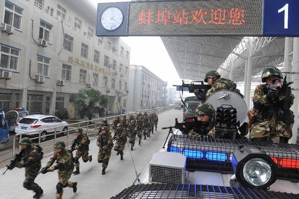 #(社会)(2)武警铁路公安联合举行春运处突实战演练
