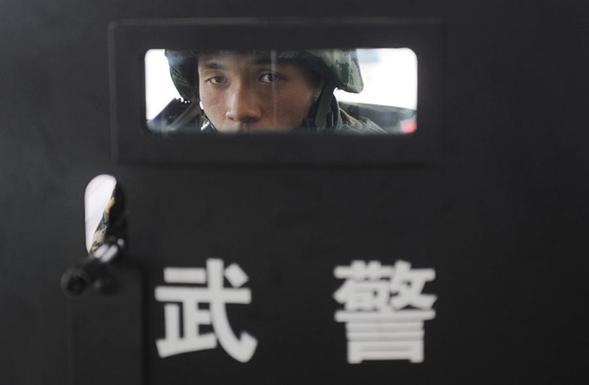 #(社会)(3)武警铁路公安联合举行春运处突实战演练