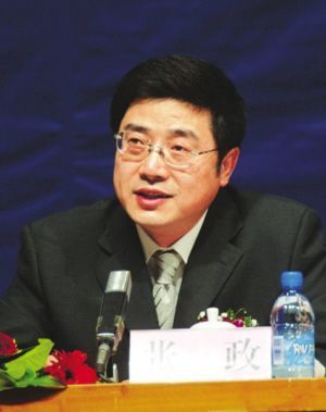 央视原主持人张政。