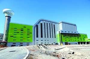 昨天,新建成的首钢鲁家山生物质垃圾焚烧发电厂,土建基本完成,设备全部到位,即将进入调试阶段。