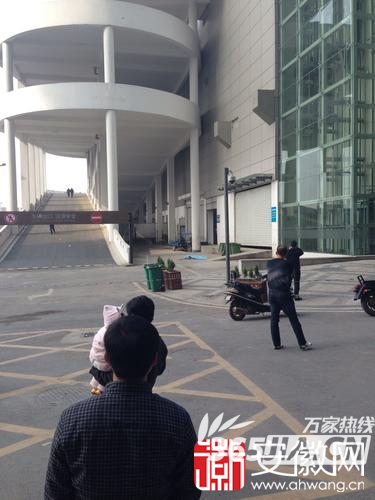 男子从合肥中环城购物中心楼上坠下身亡