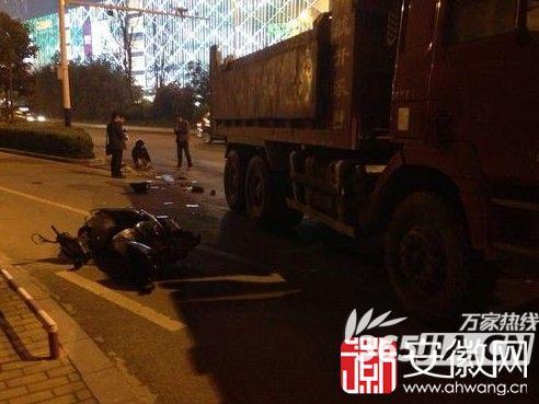 渣土车与摩托车相撞