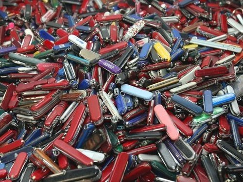 美国当局宣布推迟批准乘客携带小型刀具登机